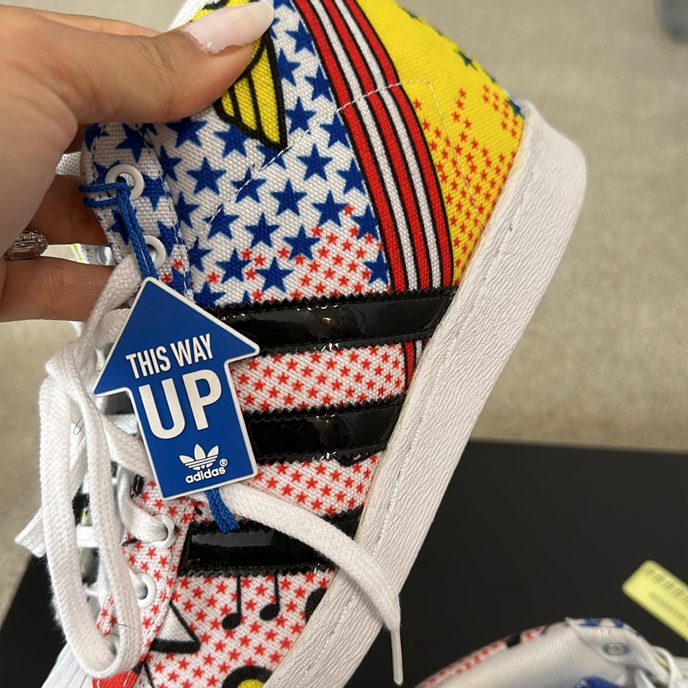 adidas Originals Multicolor Comic Print Sneakers in White and Blue - Picture 2 of 10